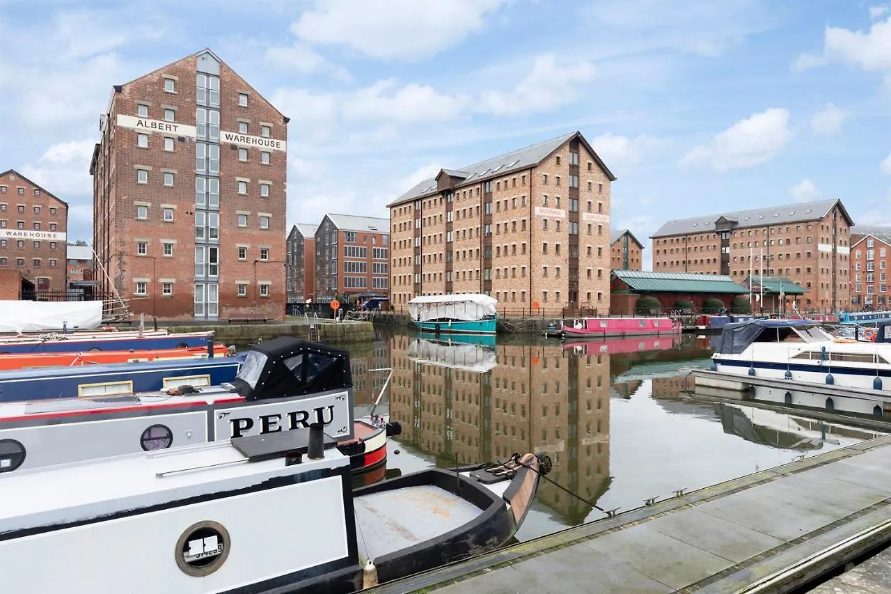 Elliot Oliver - Loft Style 2 Bedroom Apartment With Parking In The Docks Gloucester United Kingdom