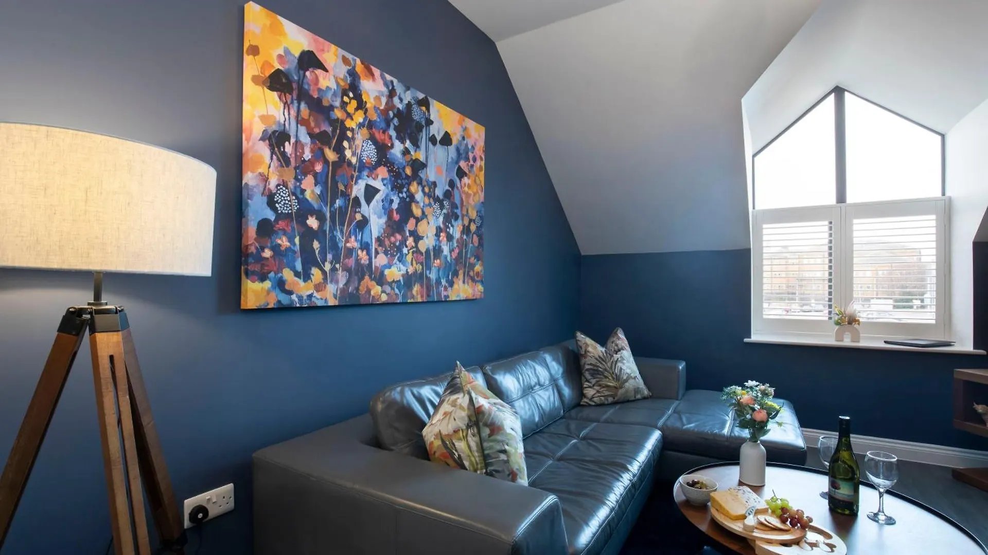 Elliot Oliver - Loft Style 2 Bedroom Apartment With Parking In The Docks Gloucester