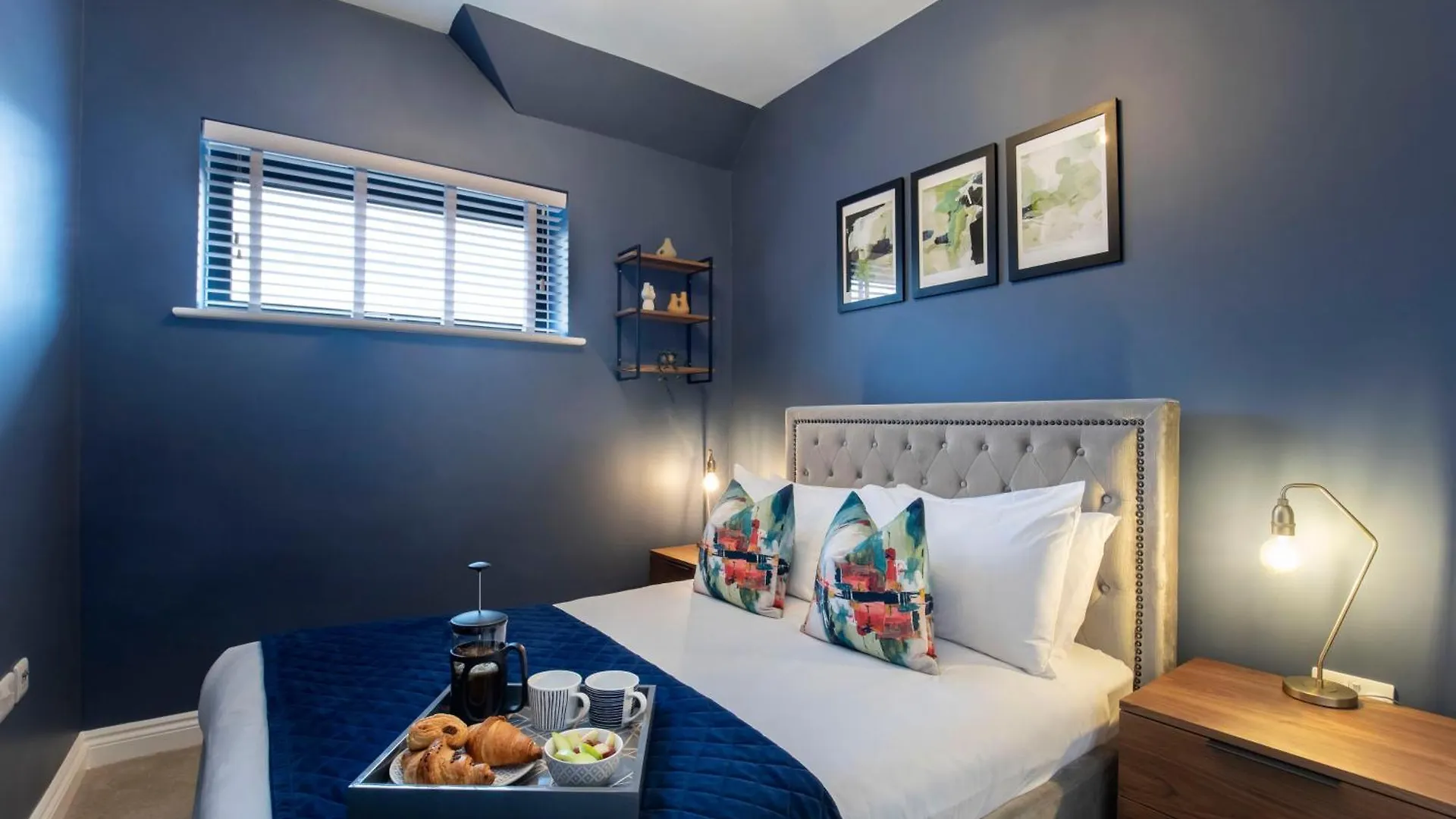 Elliot Oliver - Loft Style 2 Bedroom Apartment With Parking In The Docks Gloucester