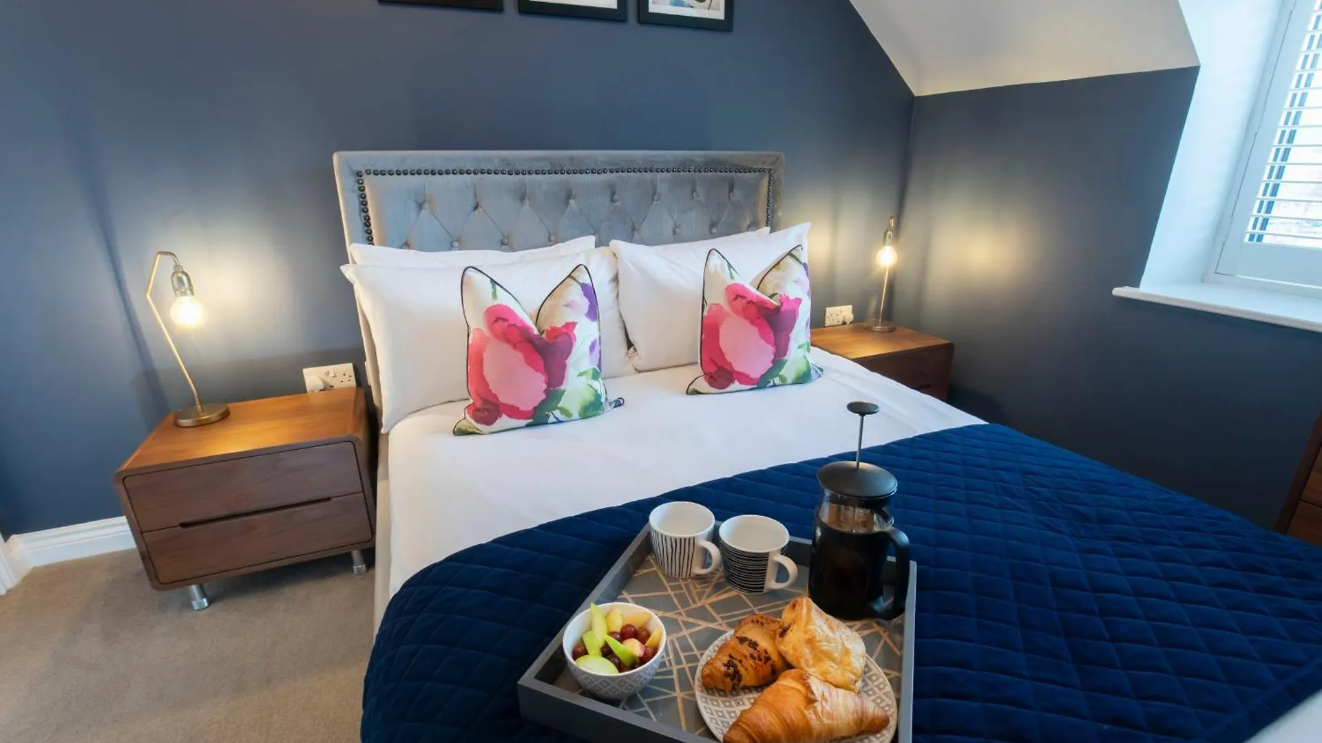 Elliot Oliver - Loft Style 2 Bedroom Apartment With Parking In The Docks Gloucester United Kingdom